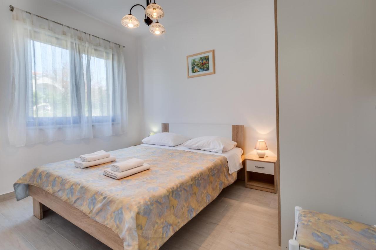 Family Friendly Seaside Apartments Kozino, Zadar - 5756 Petrčane Exterior foto
