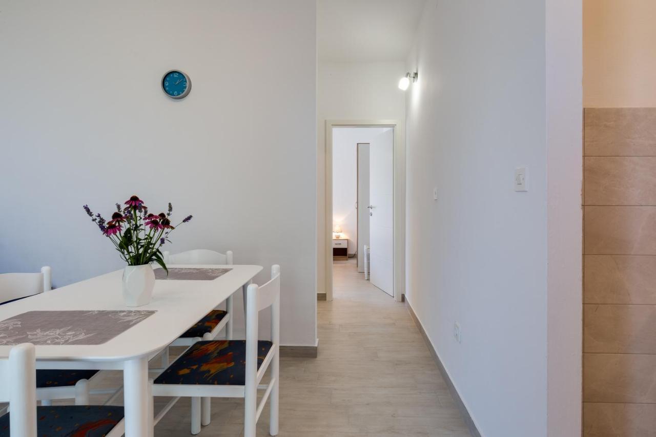 Family Friendly Seaside Apartments Kozino, Zadar - 5756 Petrčane Exterior foto