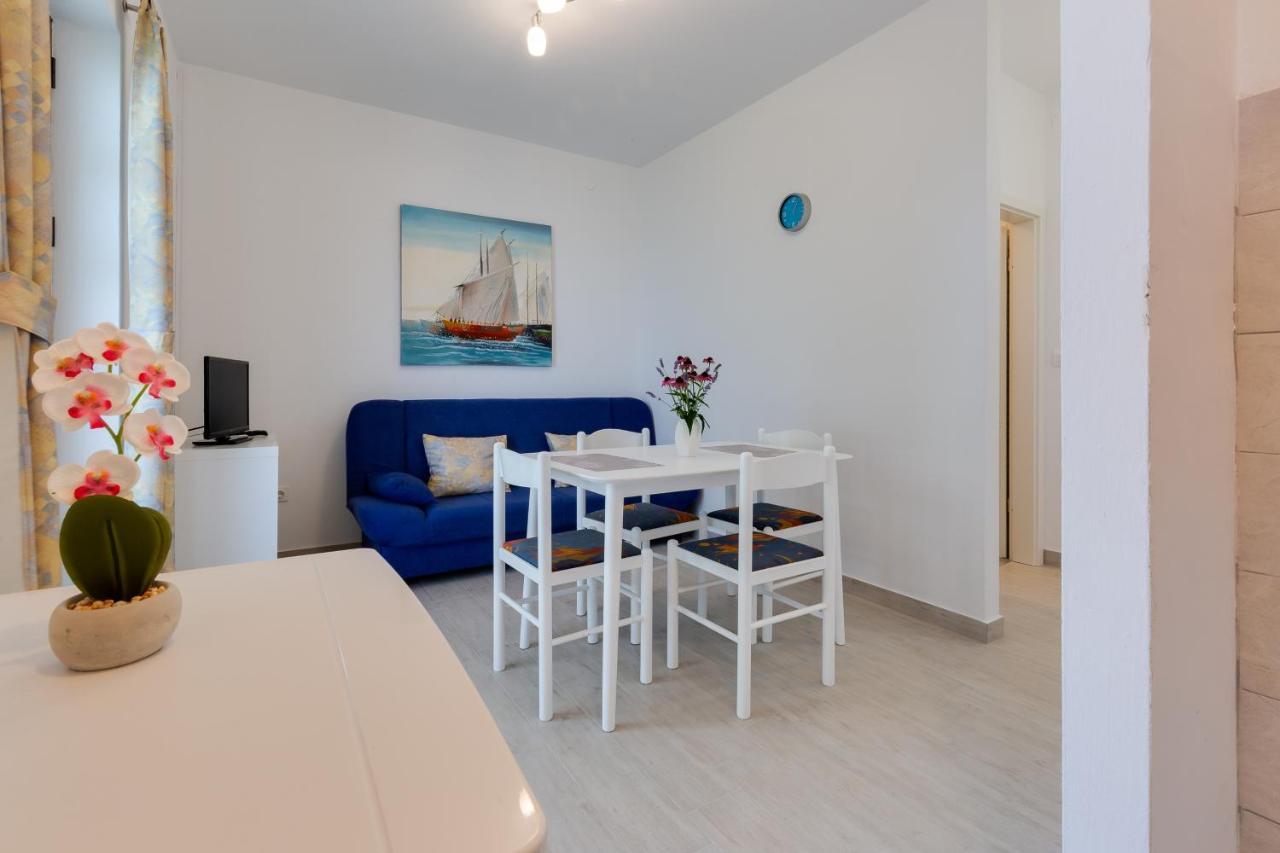 Family Friendly Seaside Apartments Kozino, Zadar - 5756 Petrčane Exterior foto